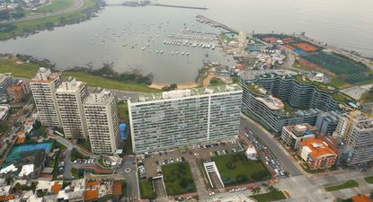 edificio panamericano: el icono moderno en el cielo de montevideo, la proyeccion de un barrio vertical y el recuerdo de zum zum