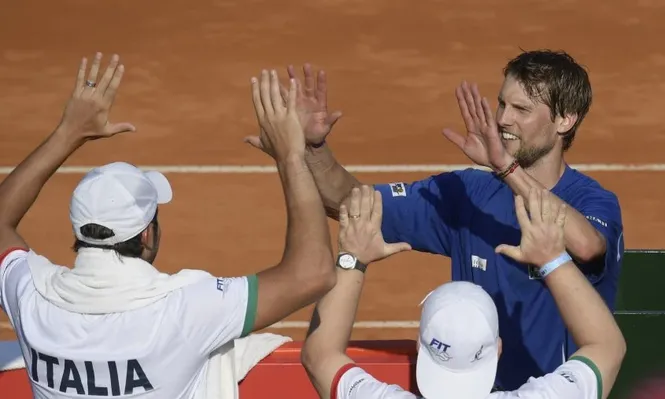 Seppi celebra un punto clave que logró para el seleccionado italiano.