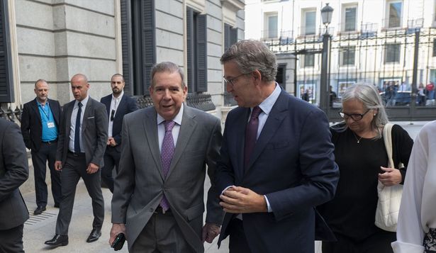 Nuñez Feijóo recibe en el Congreso a Edmundo González como presidente electo de Venezuela