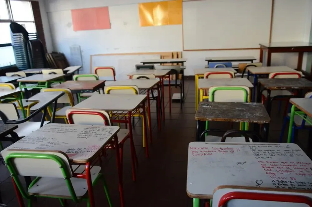 Cancha restaurada en el liceo N° 12 de Parque Batlle