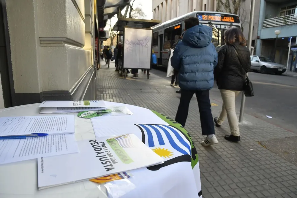 Lugar de recolección de firmas en Montevideo