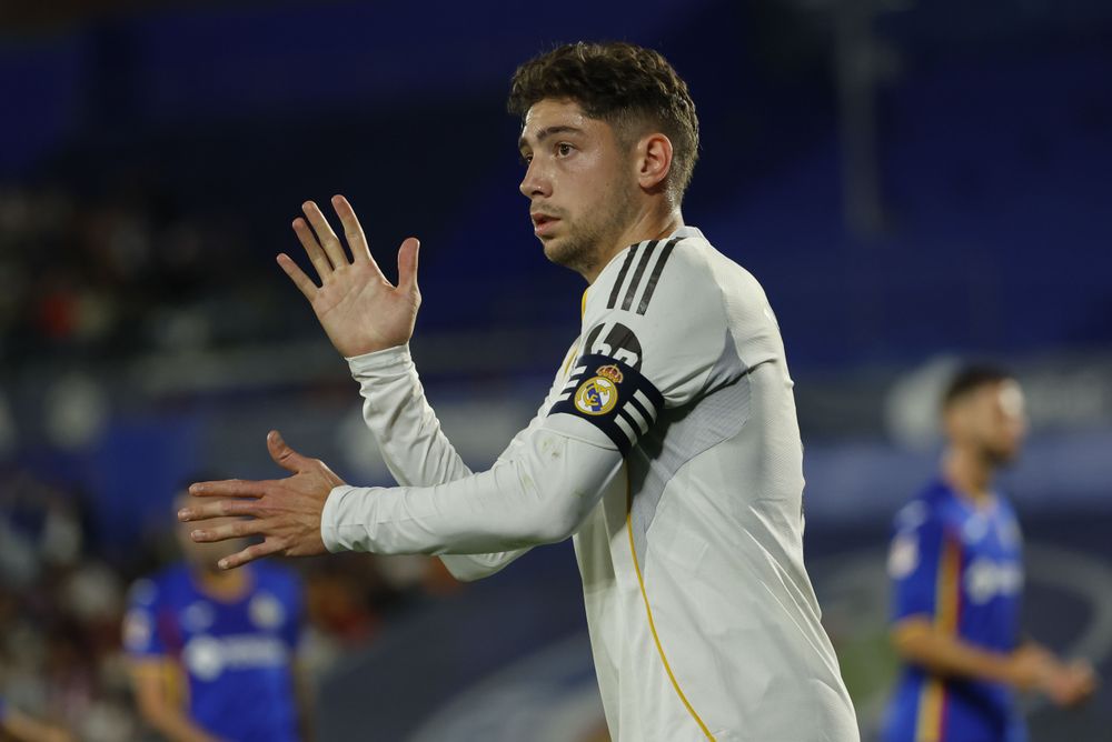 Federico Valverde defendiendo a Real Madrid