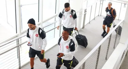 Giorgian De Arrascaeta, Nicolás De la Cruz y Guillermo Varela en la llegada de Flamengo a EEUU
