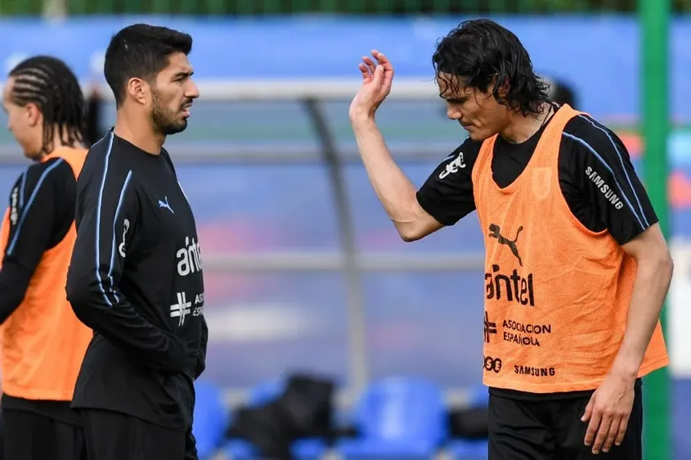 Suárez y Cavani durante el entrenamiento de la selección