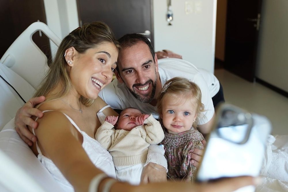 Diego Godín, el excapitán de la selección de Uruguay de fútbol, fue padre por segunda vez