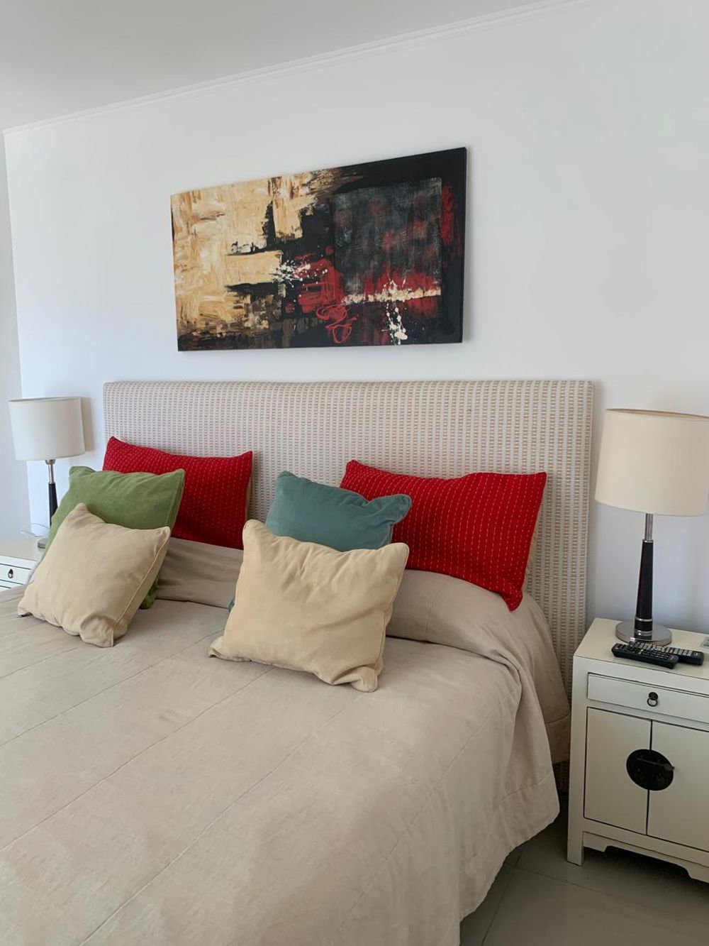 Las fotos del interior del apartamento son de archivo y corresponden a registros históricos; no reflejan necesariamente el estado actual de la unidad.&nbsp;