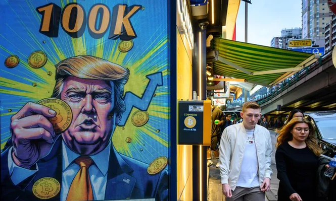 La imagen de Donald Trump es usada por una compañía de criptomonedas en Hong Kong.