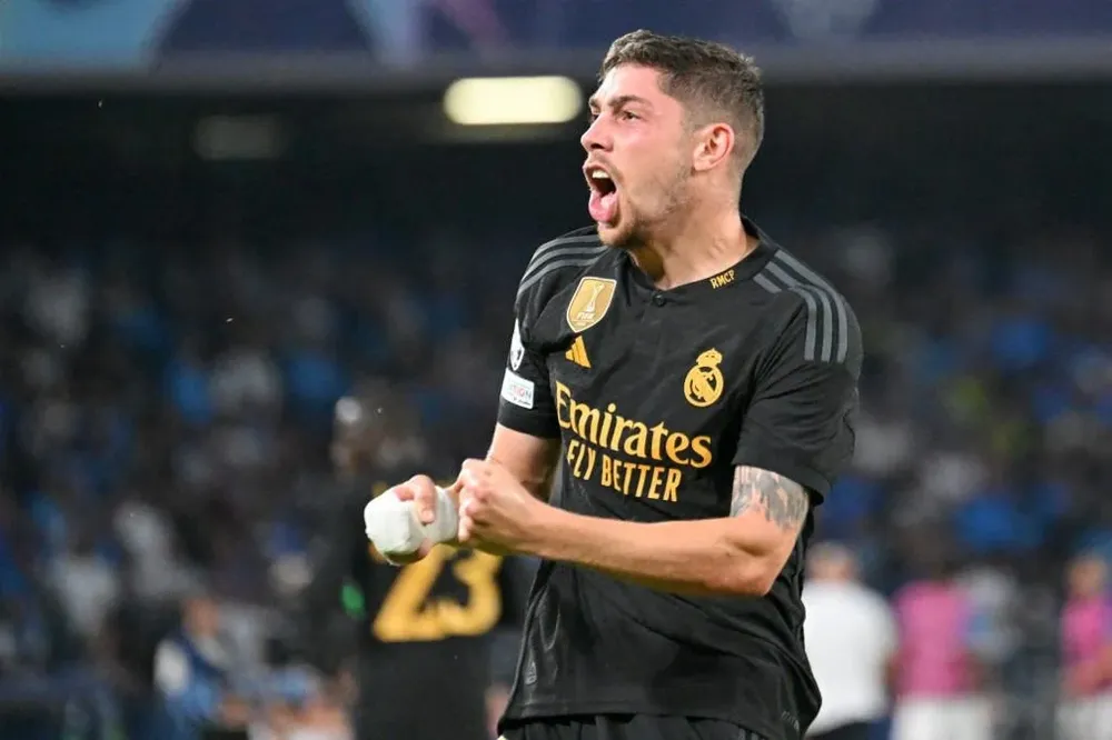 Federico Valverde celebra el 3-2 de Real Madrid luego de un tremendo remate