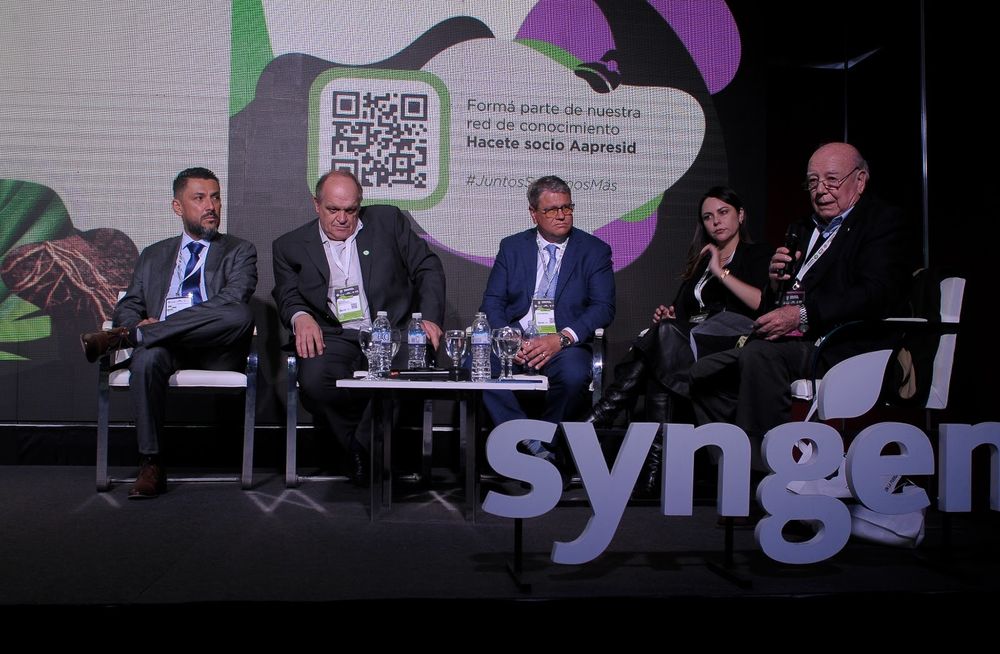 AAPRESID: Hugo Chavarria, Gerente de Innovación y Bioeconomia del IICA; Nicolas Bronzovich, Director Nacional de Agricultura en Ministerio de Economía de Argentina; Doug Berven, Vice Presidente &nbsp;de Asuntos Corporativos de POET; Talita Priscila Pinto, Coordinadora del Observatorio de Bioeconomia, Fundação Getulio Vargas; Marcelo Regúnaga, coordinador general GPS y consultor internacional.