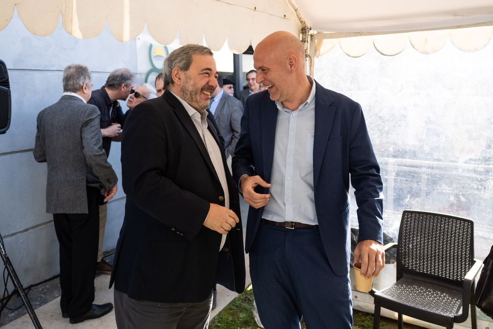 20250911 El intendente de Montevideo, Mario Bergara, y el intendente de Canelones, Francisco Legnani, en un desayuno de la Cámara de Comercio de Ciudad de la Costa