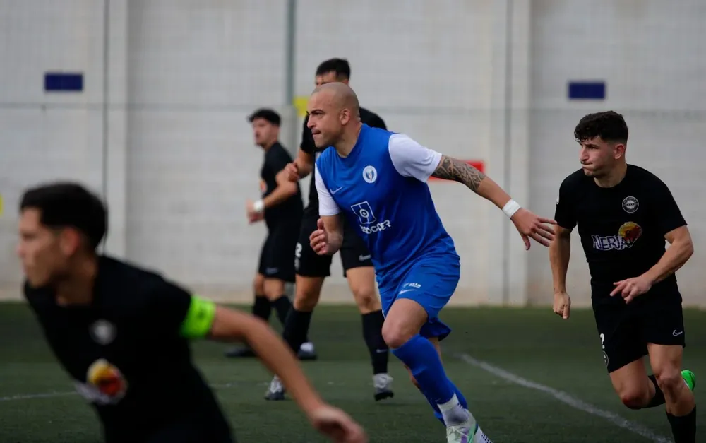 Santiago Silva debutó con su nuevo club, El Palo, de la Tercera división de España