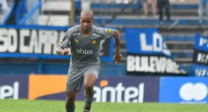Diego Rolan con la camiseta de Peñarol, su último club