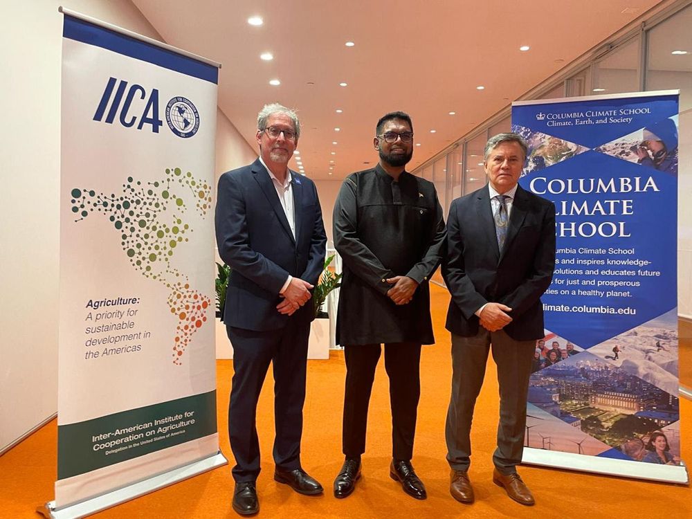 IICA: Jeffrey Shaman, Decano Interino de la Escuela de Clima de Columbia; Mohammed Irfaan Ali, presidente de la República Cooperativa de Guyana y Manuel Otero, Director General del IICA.