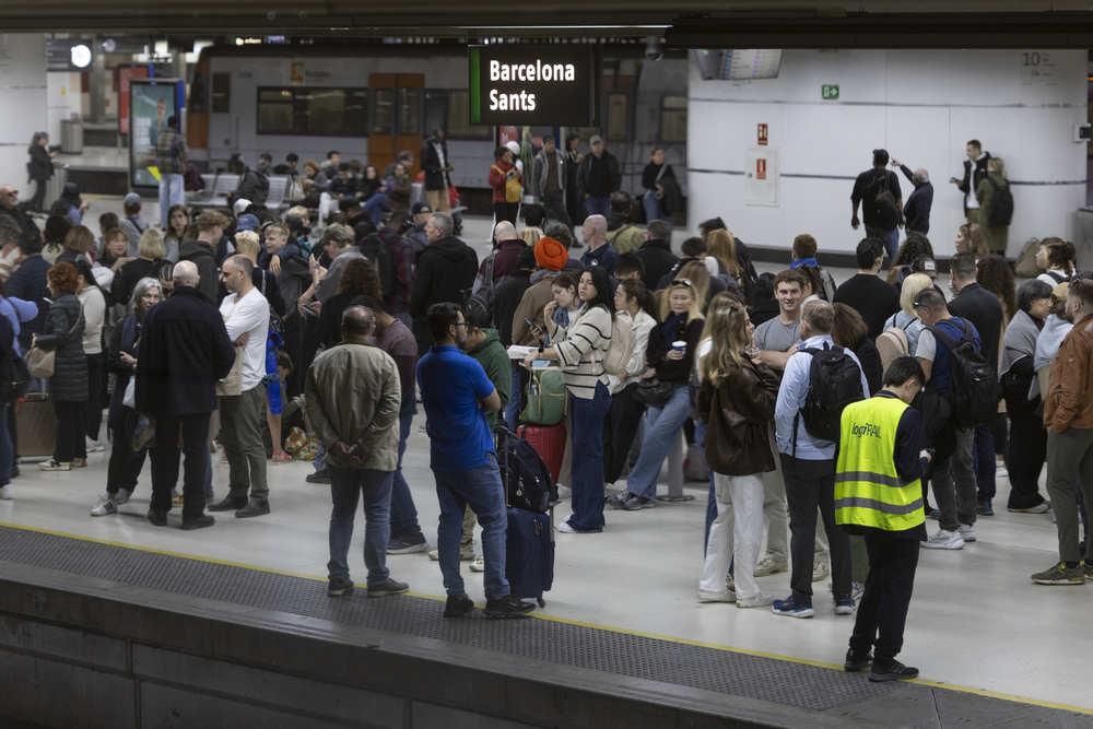 Pasajeros varados en la estación de Sants, eb Barcelona.&nbsp;