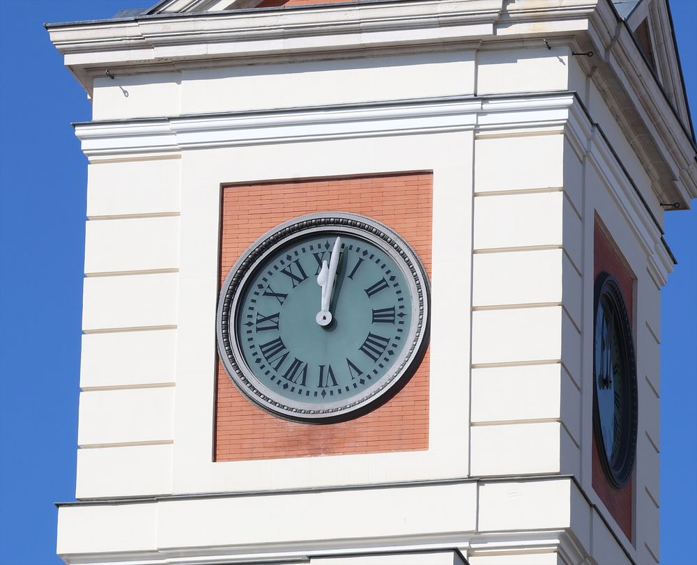 EuropaPress_6607252_reloj_puerta_sol_27_marzo_2025_madrid_espana_cambio_hora_practica.jpg