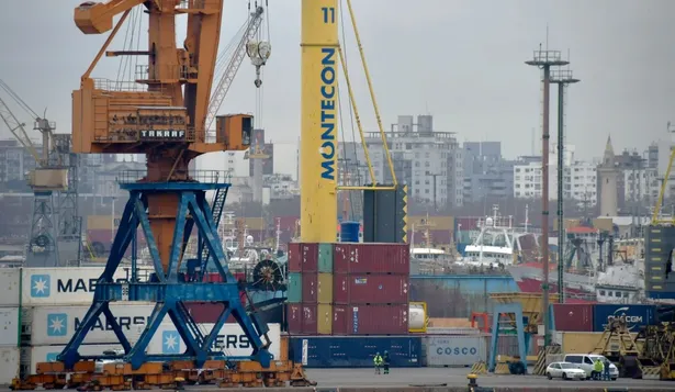 Montecon en muelles públicos del puerto