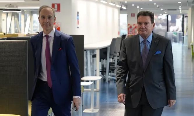 El secretario de Educación, Carlos Torrendell, con Héctor Masoero, presidente y rector honorario de la UADE
