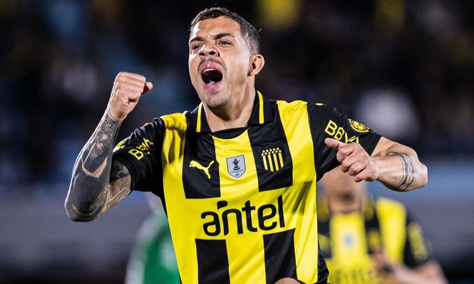 Archivo: David Terans festeja su gol para Peñarol ante Liverpool por Copa AUF Uruguay