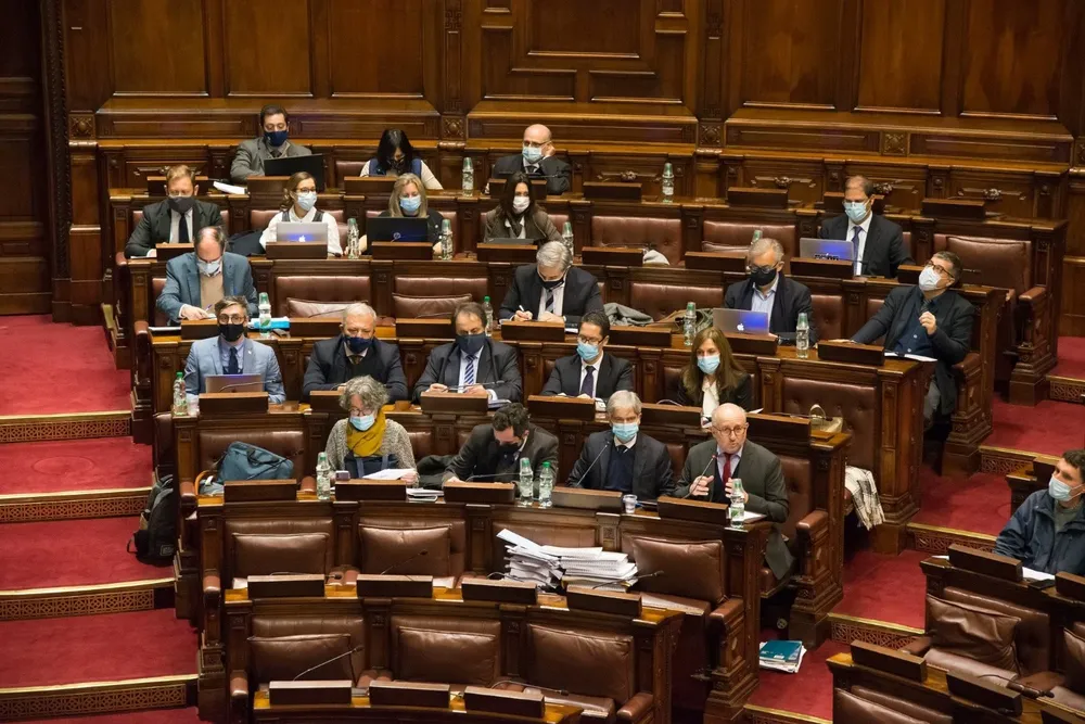 Da Silveira en el Parlamento, en una sesión que duró nueve horas