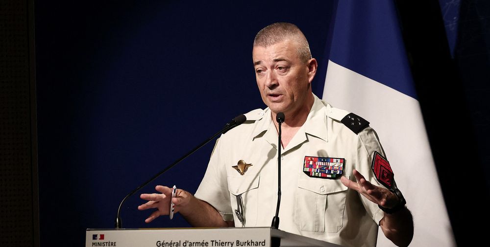 El jefe de Estado Mayor francés, Thierry Burkhard, en su inusual conferencia de prensa en París. AFP