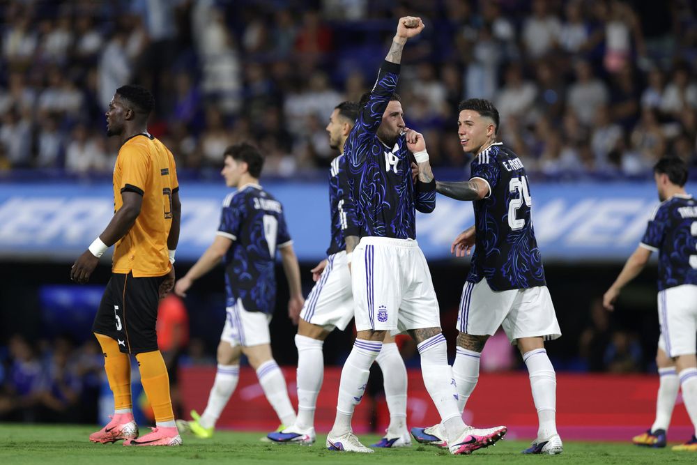 Lionel Messi le cedió el penal a Otamendi