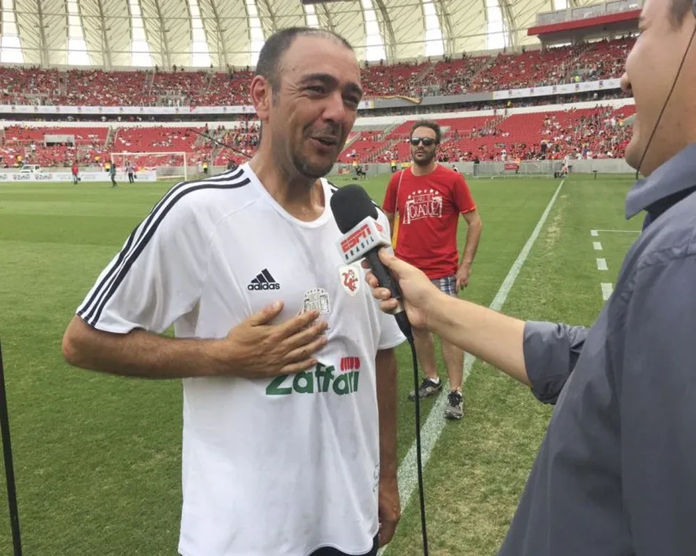 Álvaro Recoba desparramó magia en el Beira Río