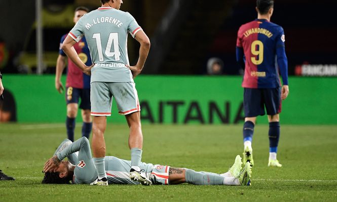 Agónico triunfo de Atlético de Madrid, de atrás frente a Barcelona, en un partido donde José María Giménez salió lesionado