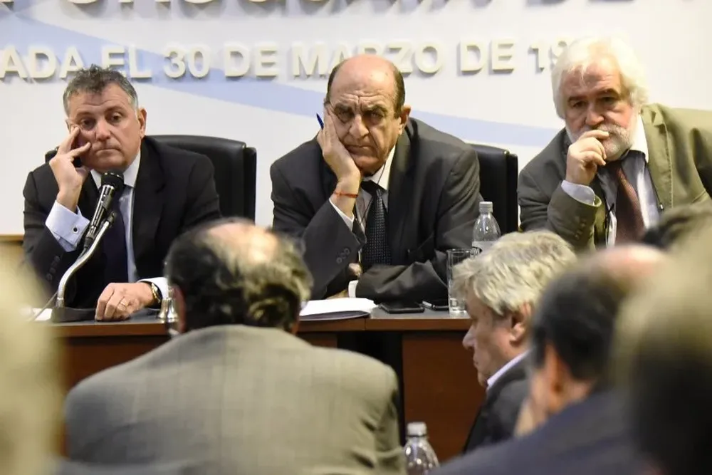 Peñarol, disconforme con el Ejecutivo de Valdez, le pidió el cargo a Fernández