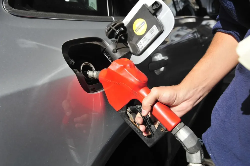 Despacho de nafta en estación de servicio