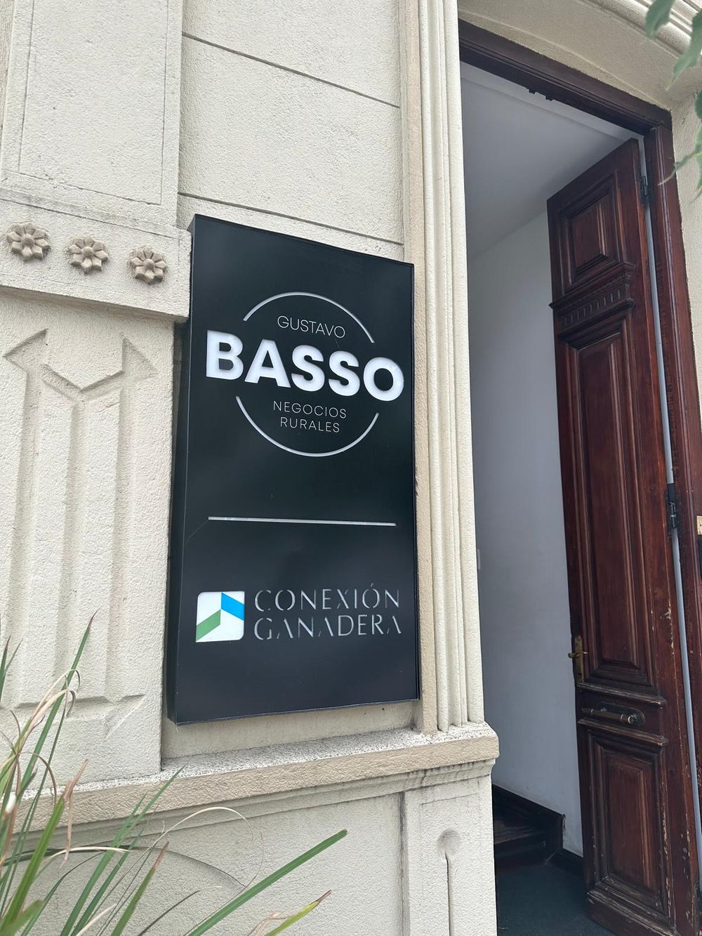 En el escritorio de Basso en Florida funcionaban sus Negocios Rurales y Conexión Ganadera