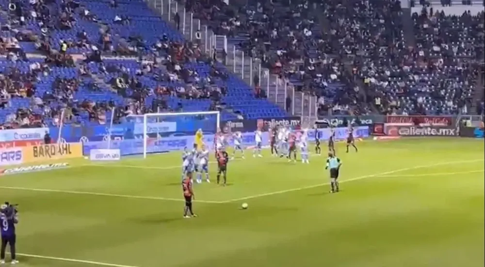 Uno de los goles de tiro libre