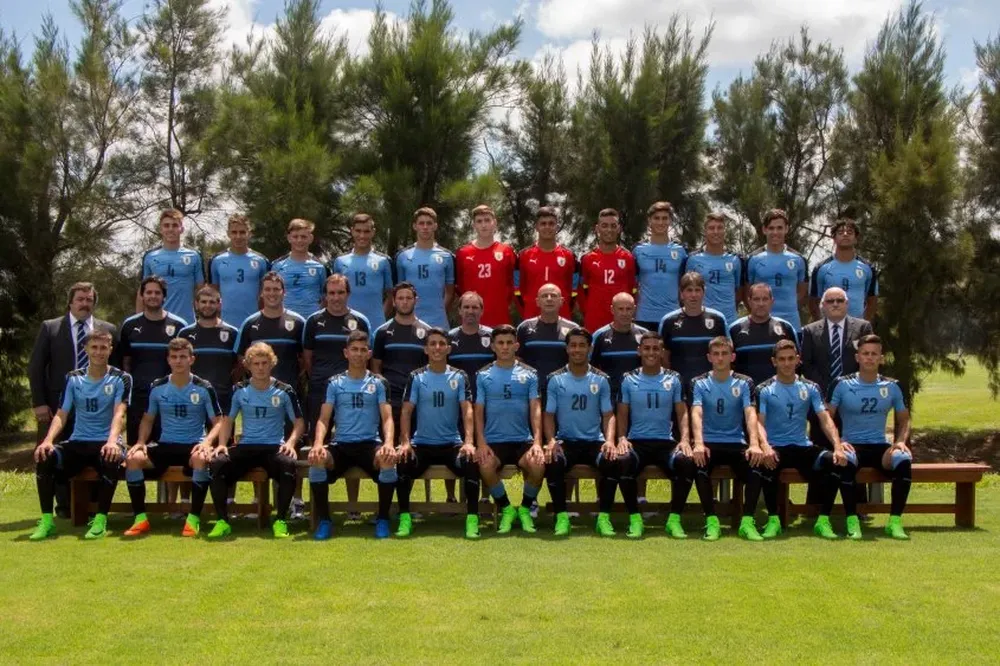 Todo el plantel de la sub 17 que viajó a Chile