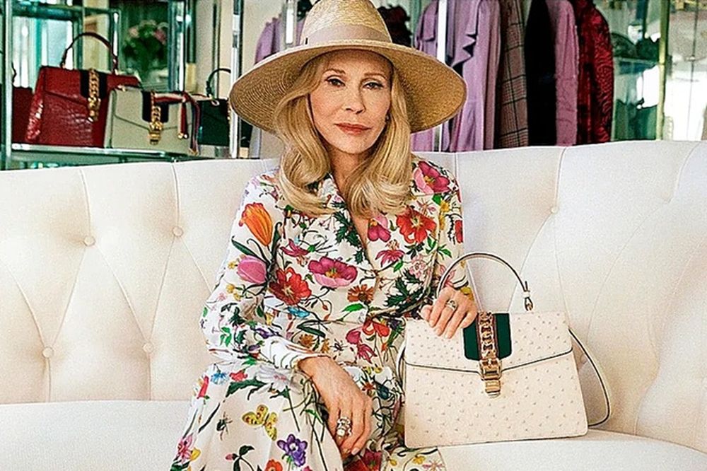 Varias marcas de lujo han dejado de unir la aspiración a la juventud. Como ejemplo, la campaña de Faye Dunaway para Gucci o de Catherine Deneuve para Saint Laurent.