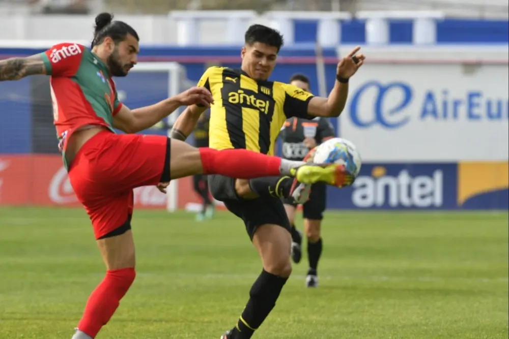 La falta de Arezo contra Allala que le costó la amarilla