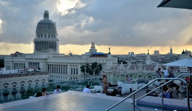 Vista de La Habana desde un lujoso hotel