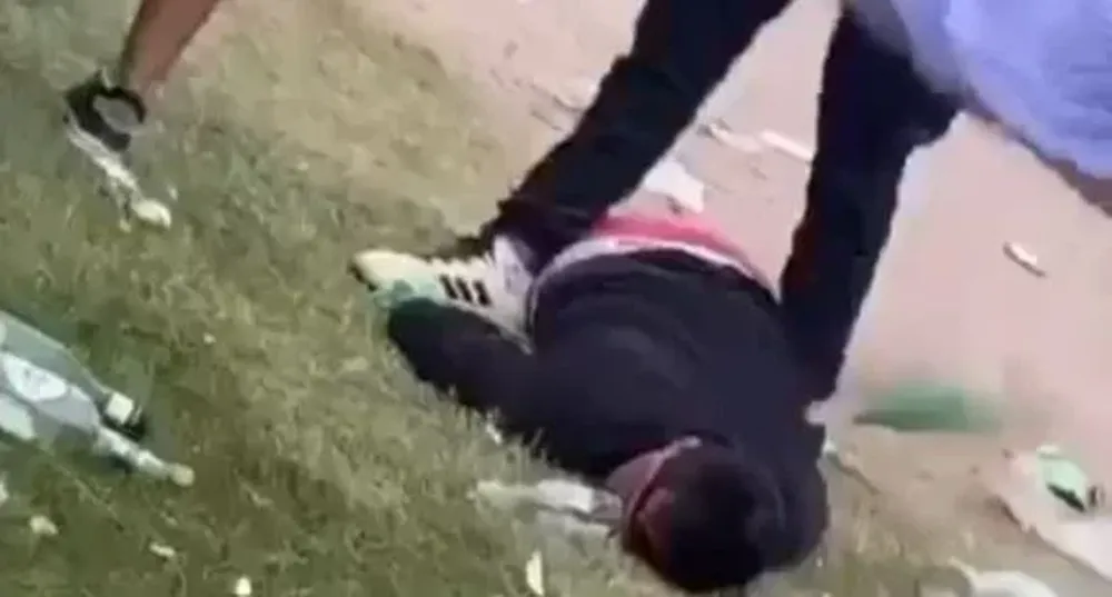 Captura de pantalla del video de la golpiza en Paysandú