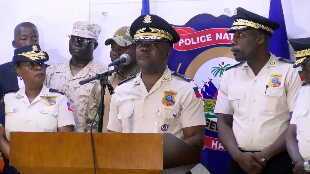 La policía haitiana no fue creada para hacer frente a la guerrilla urbana de los grupos criminales armados, dice su jefe, Frantz Elbé.