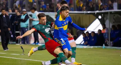 Milton Leyendeker de Agropecuario, lesionó a Exequiel Zeballos de Boca Juniors