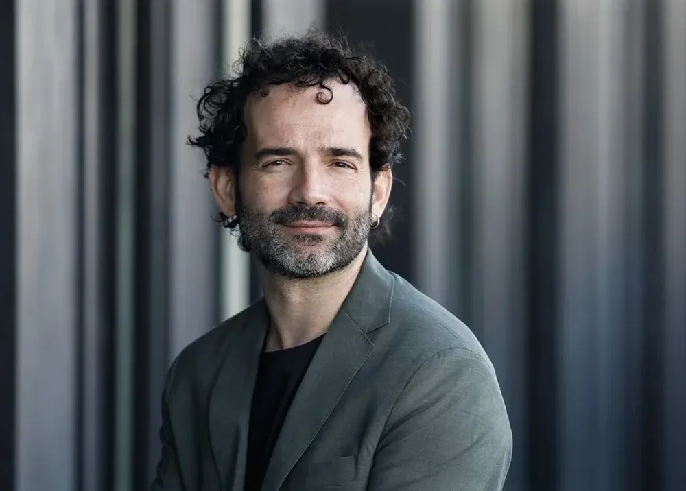 El cineasta y escritor murciano Luis López Carrasco ha ganado este lunes el 41º Premio Herralde de novela