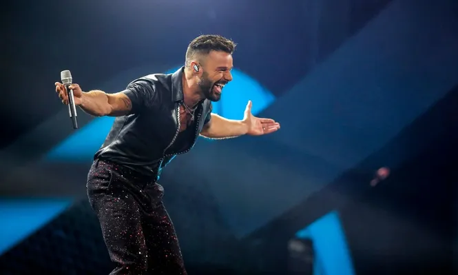 Entre reclamos políticos, besos y hits, Ricky Martin abrió el festival de Viña del Mar