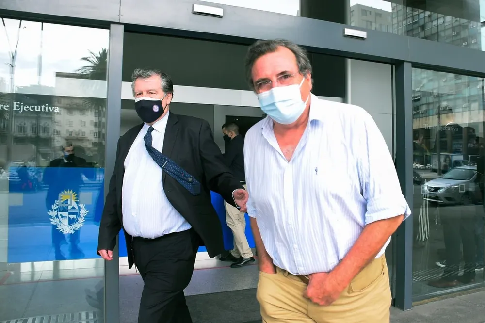 Armando Castaingdebat en presidencia, después de reunirse con Lacalle Pou en Torre Ejecutiva