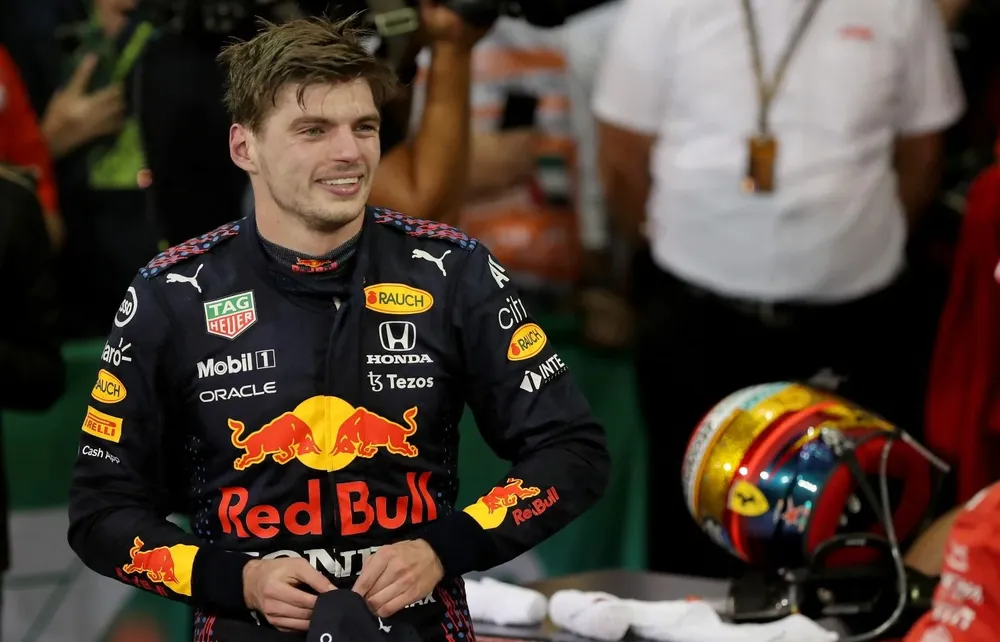 Max Verstappen muestra toda su alegría tras ganar el título en la última vuelta