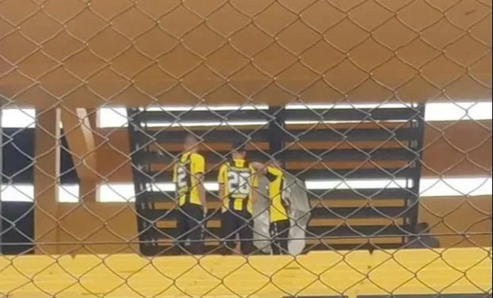 Las fotos que circulan en las redes de la nueva camiseta de Peñarol