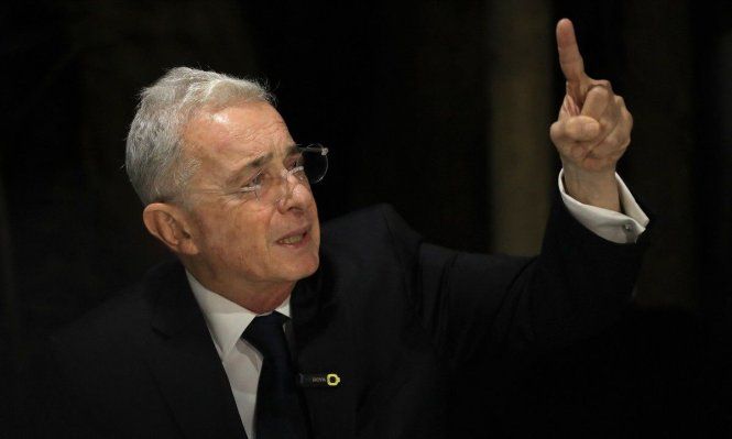 Por qué la justicia colombiana anuló la condena por soborno al ex presidente Uribe y la celebración de la administración Trump
