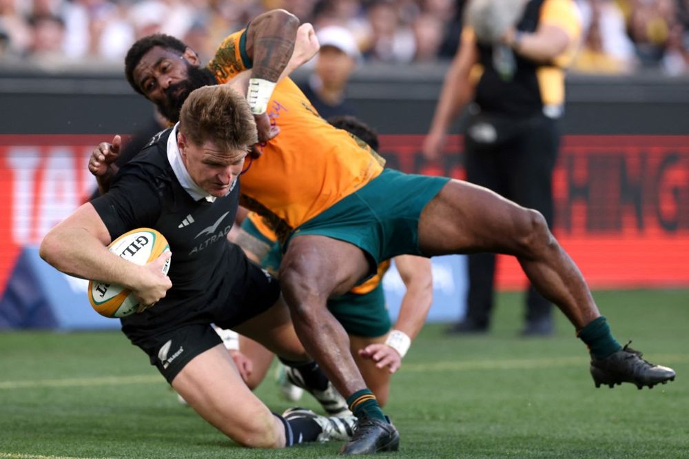 Jordie Barrett y Marika Koroibete