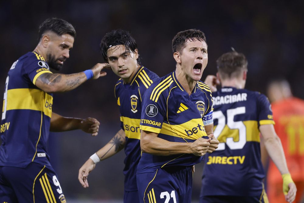 Ander Herrera celebrando su primer gol con Boca Juniors