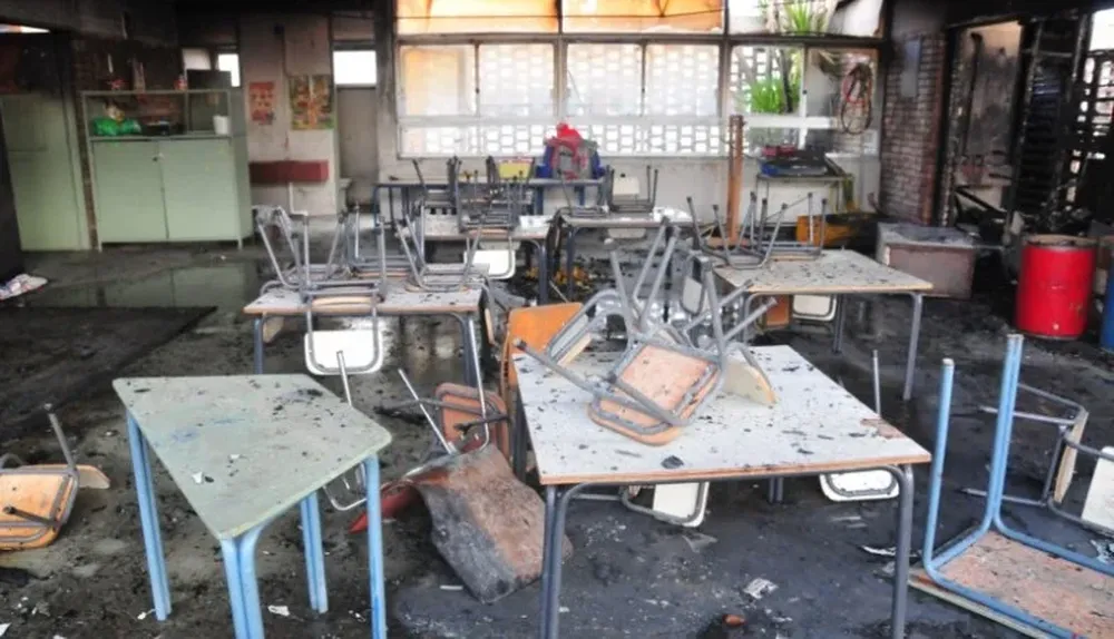 El desastre es total: deberán reponerse, de entrada, cerca de 150 pupitres