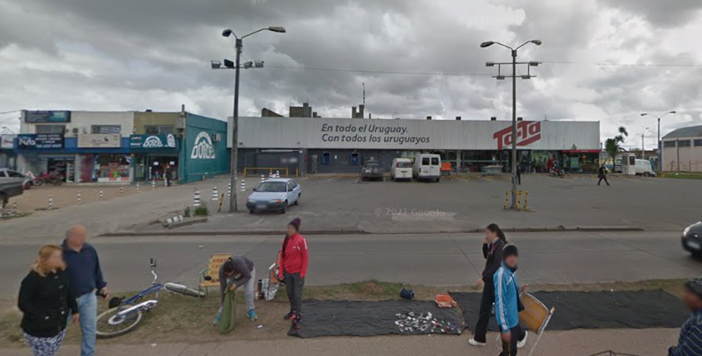 Supermercado en Piedras Blancas