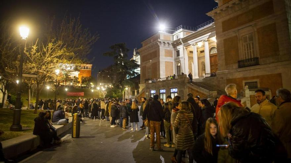 Cientos de visitantes acuden a las recorridas nocturnas del Museo del Prado.