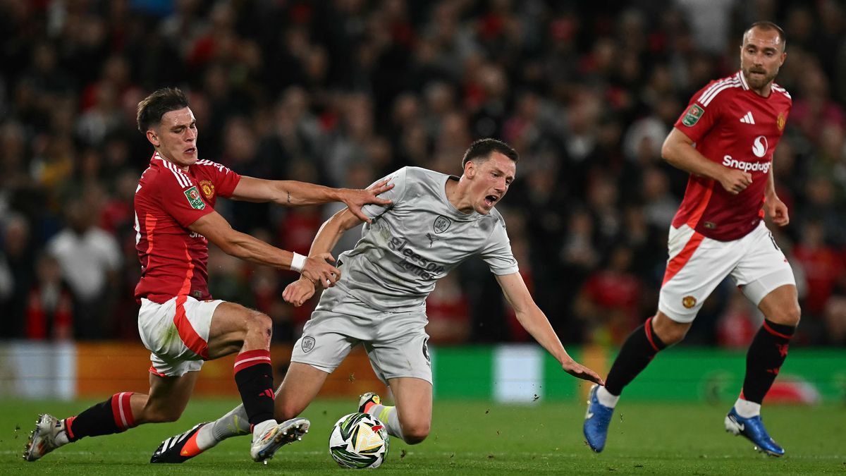 Manuel Ugarte fue titular por primera vez y Manchester United goleó 7-0 en Inglaterra